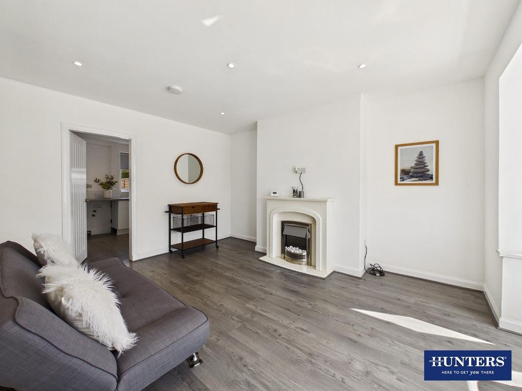 Property photo 3 of 17 Living Room