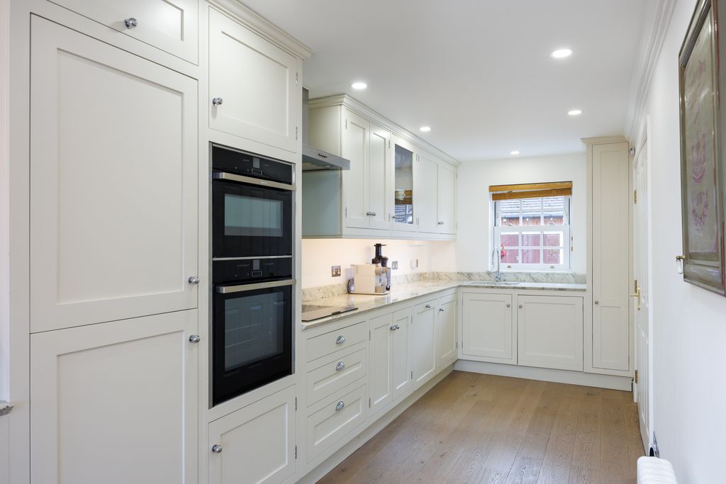 Property photo 2 of 9 Wedgwood Place 6 (05