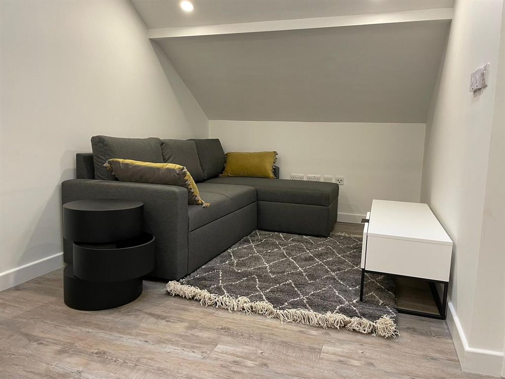 Property photo 3 of 10 Liv2.Jpg