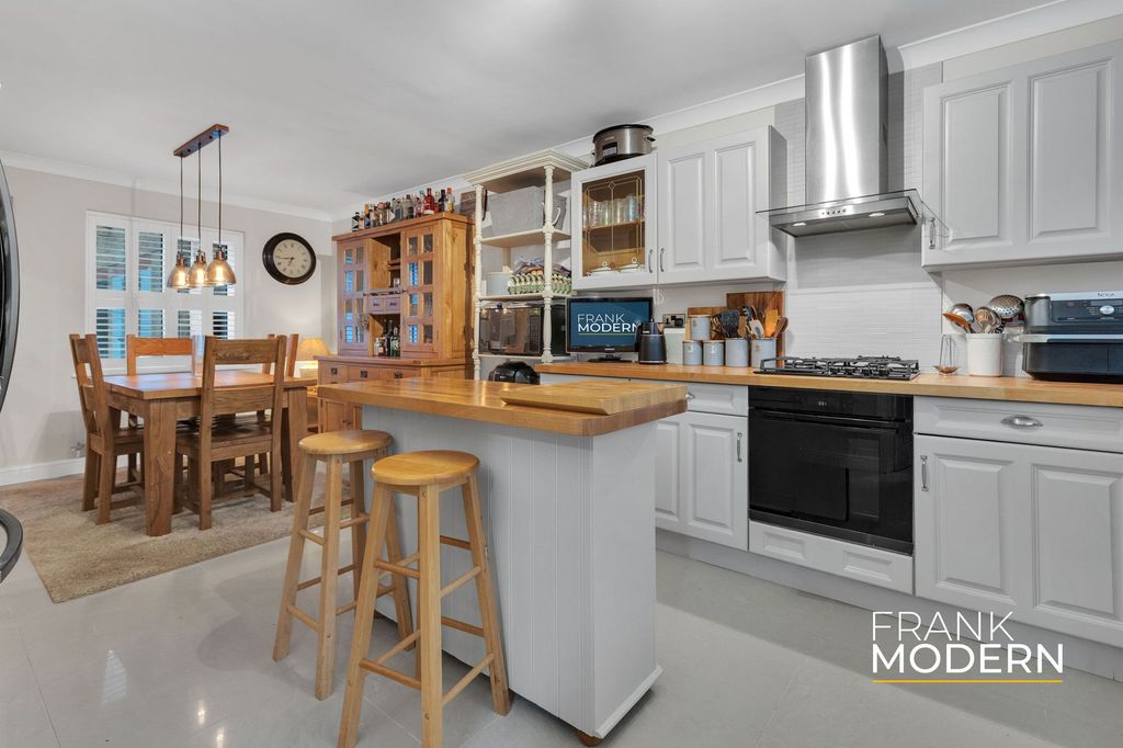 Property photo 2 of 57 Kitchen / Diner