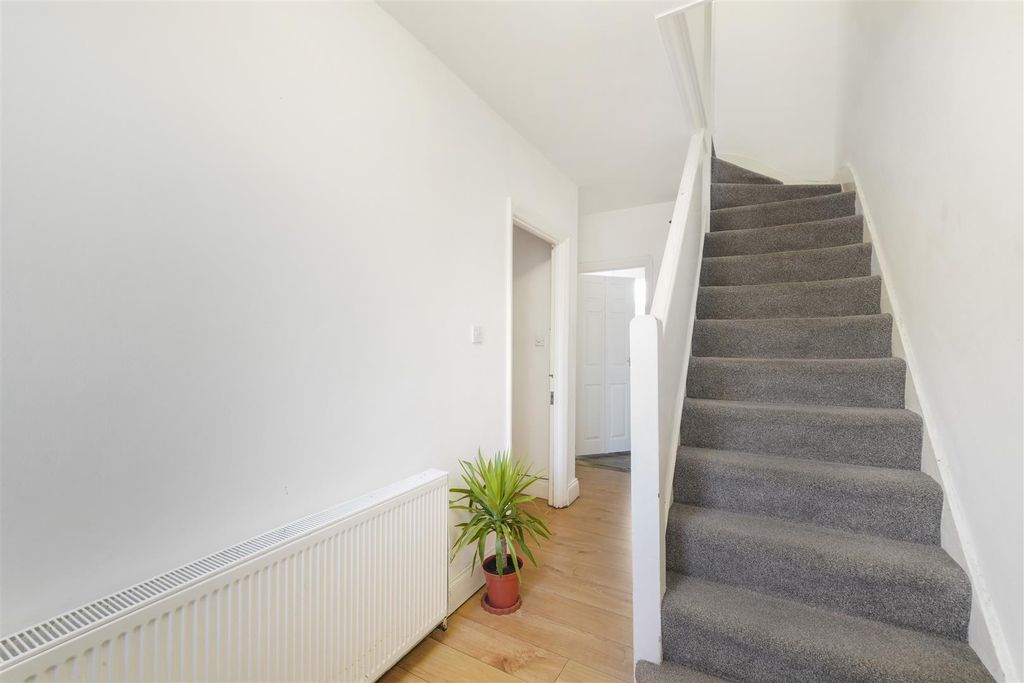 Property photo 3 of 17 Hallway