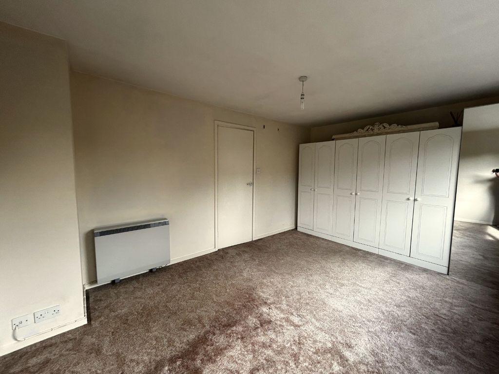 Property photo 3 of 8 4510053