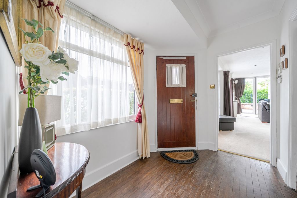 Property photo 2 of 12