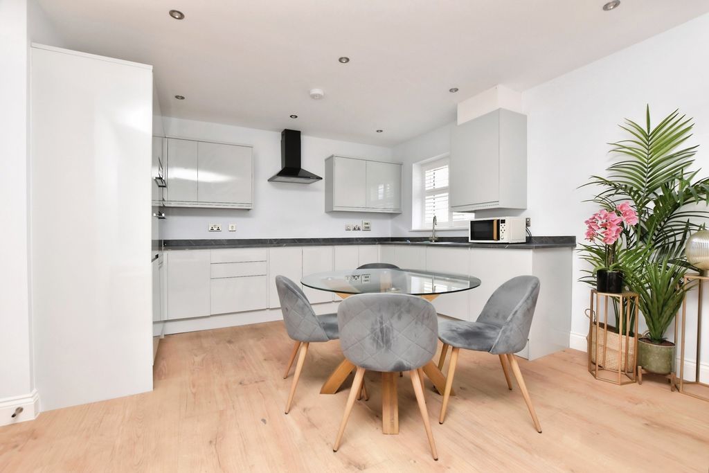 Property photo 2 of 15 Pbox-Img.Jpg