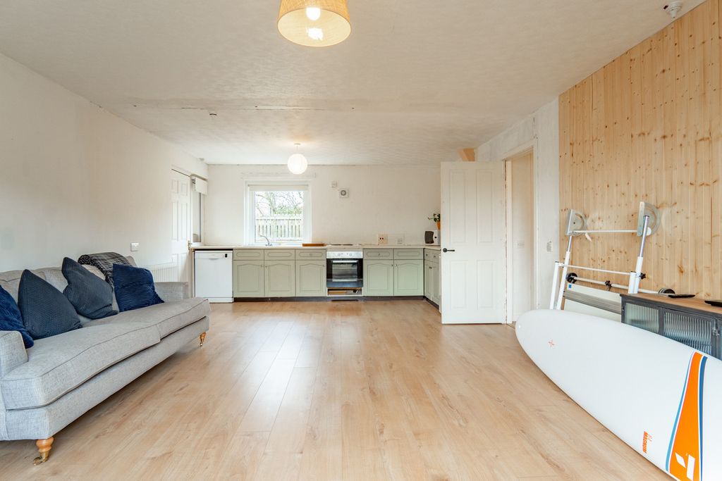 Property photo 3 of 31