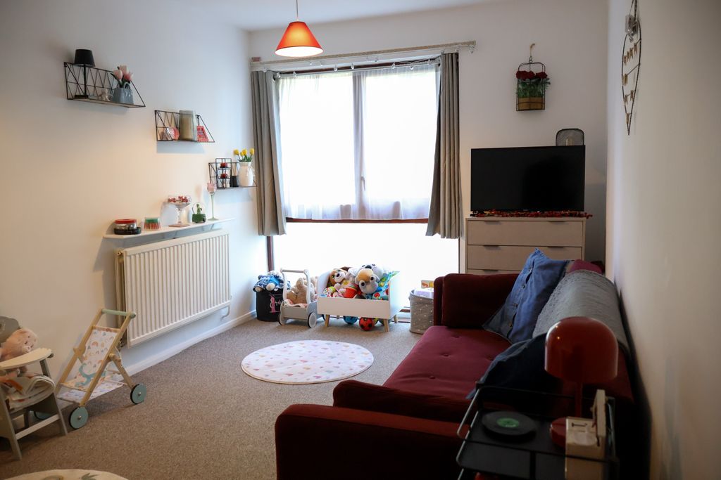 Property photo 2 of 17