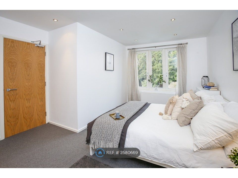 Property photo 1 of 5 Double Bedroom