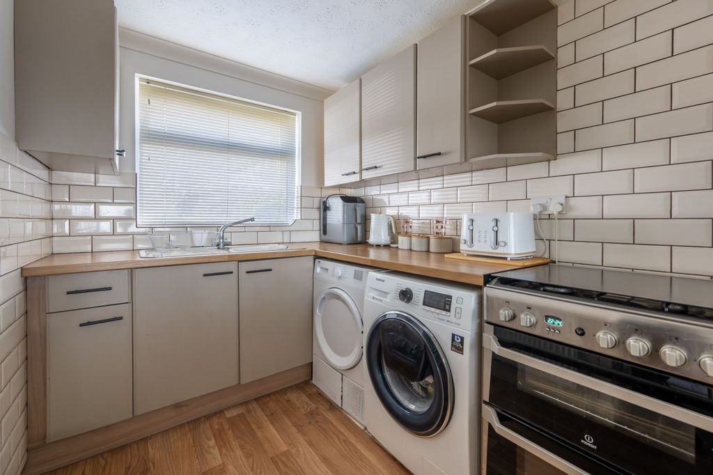 Property photo 3 of 17 Kitchen 1