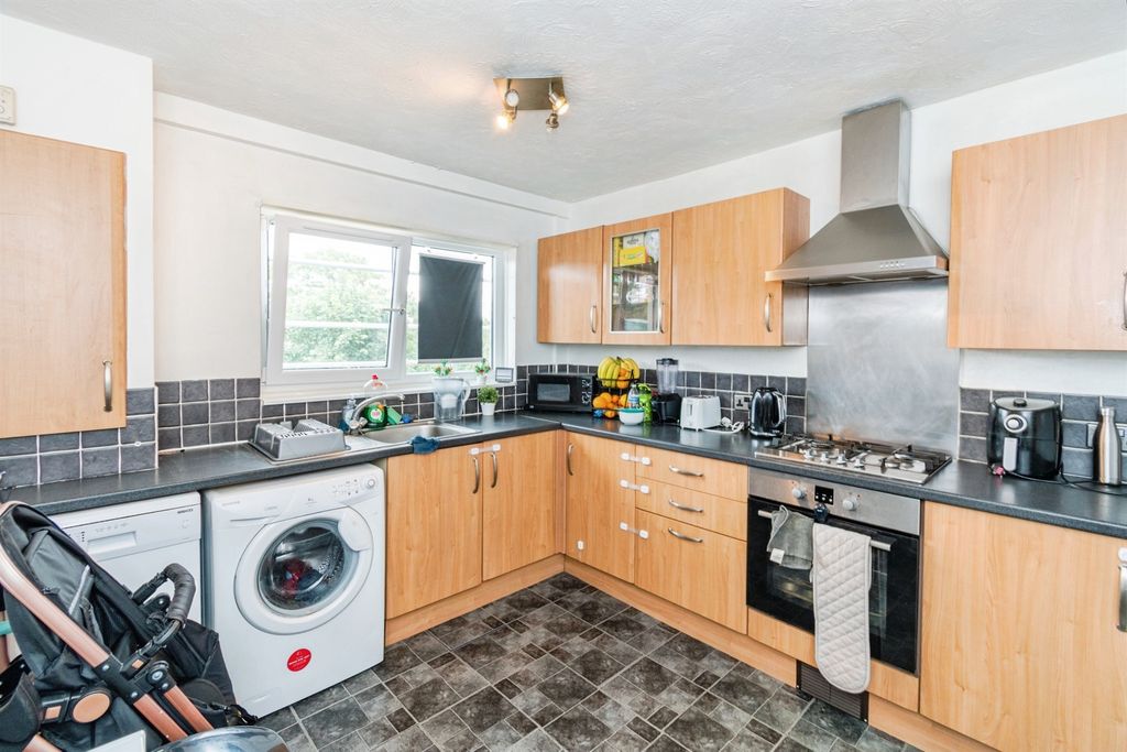 Property photo 2 of 14