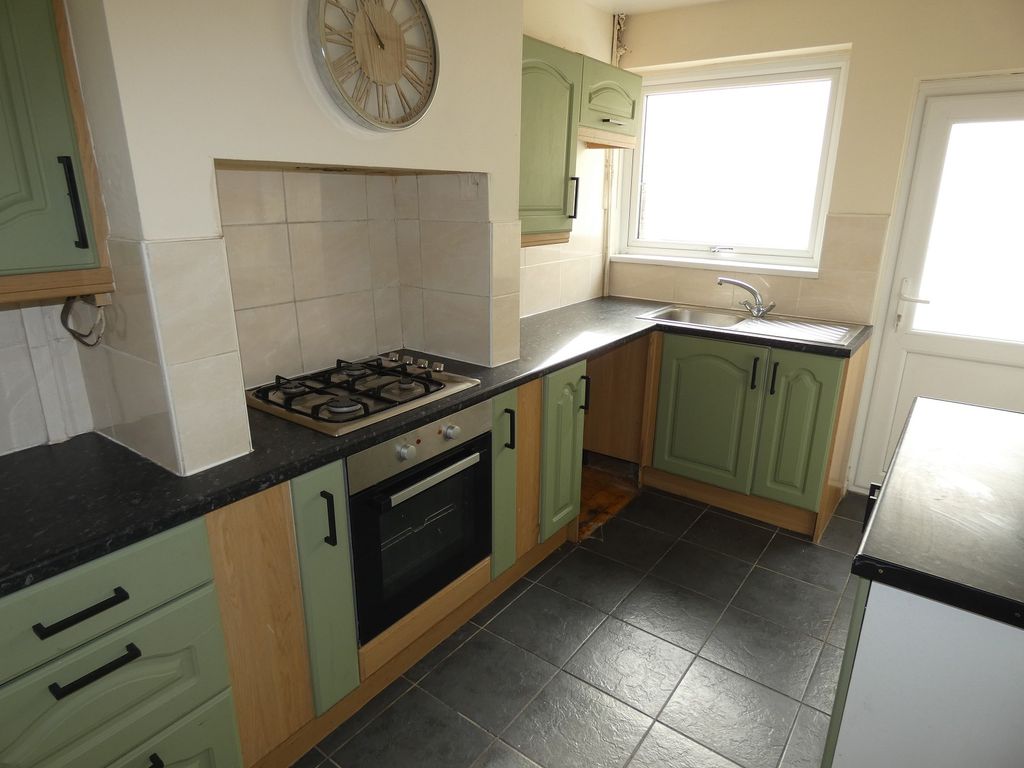 Property photo 3 of 10 Kitchen