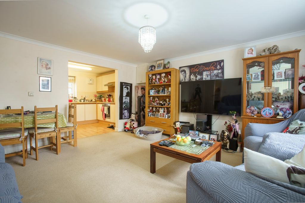 Property photo 2 of 16