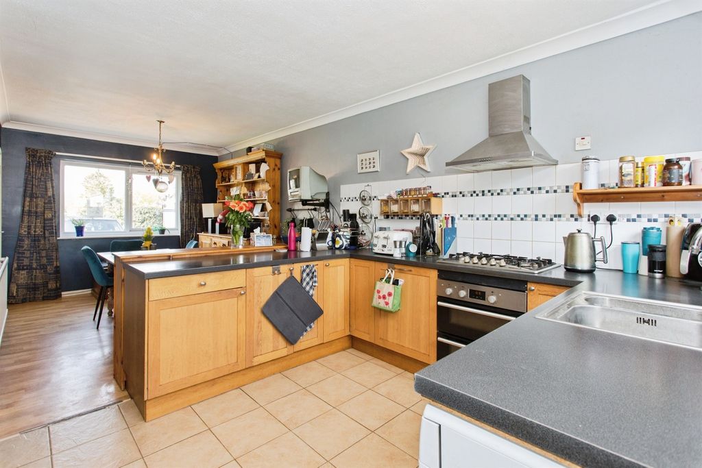 Property photo 2 of 11