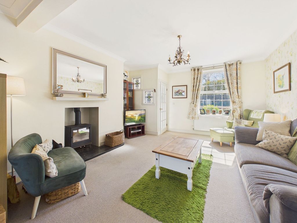 Property photo 2 of 15 Lounge