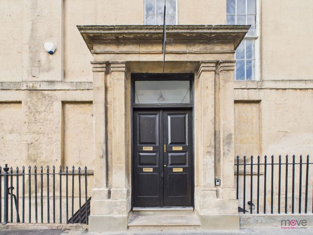 Property photo 1 of 32