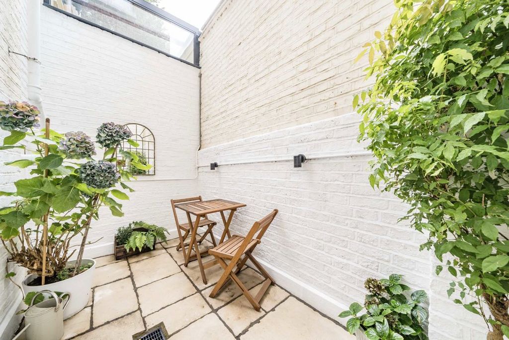 Property photo 2 of 8