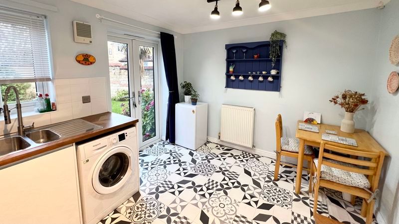 Property photo 3 of 12 Photo 6