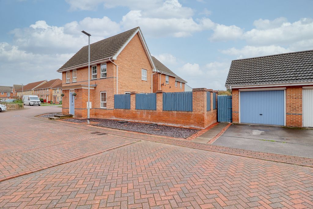 Property photo 1 of 15 Garage