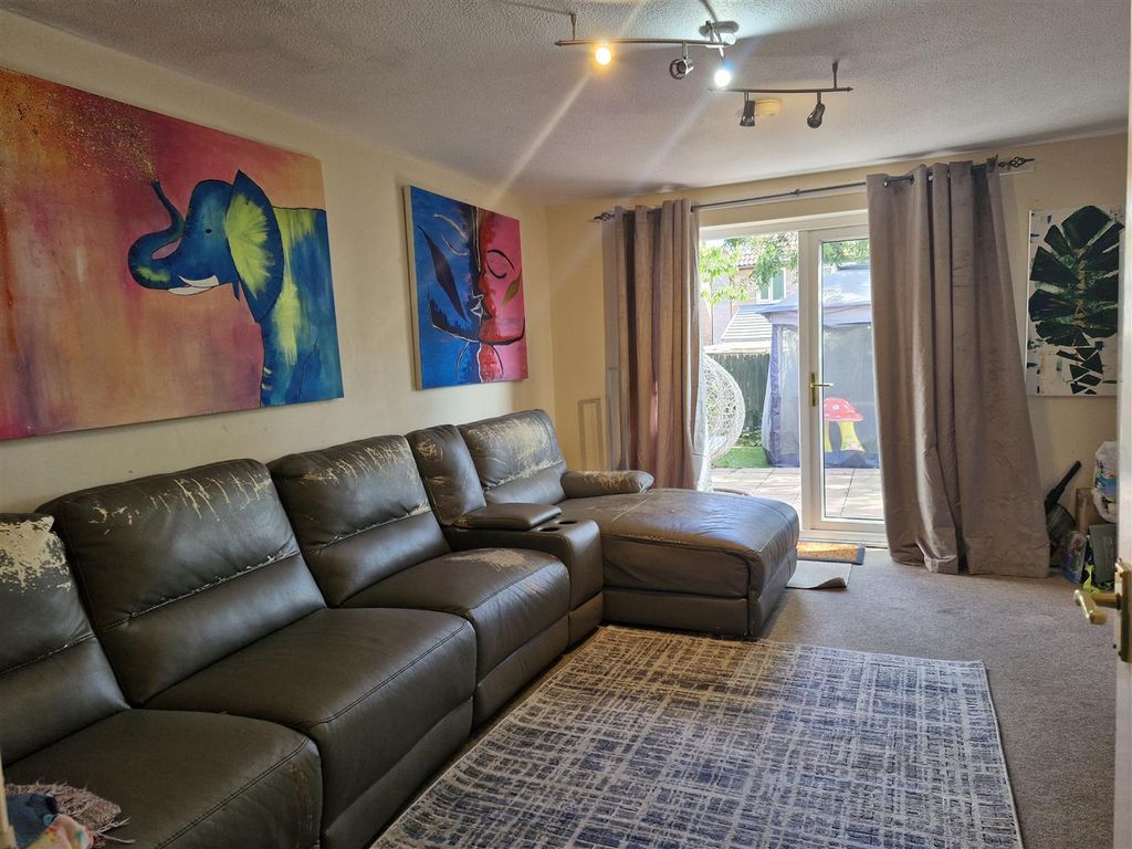 Property photo 3 of 9 Livingroom.Jpg