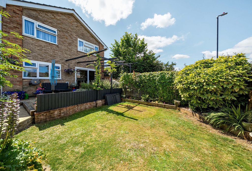 Property photo 1 of 16 1320905-4-686E53d...