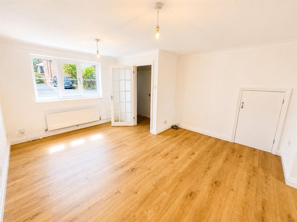 Property photo 3 of 13 Sitting Room