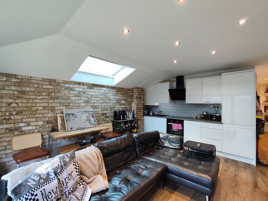 Property photo 2 of 10 Bedroom 1