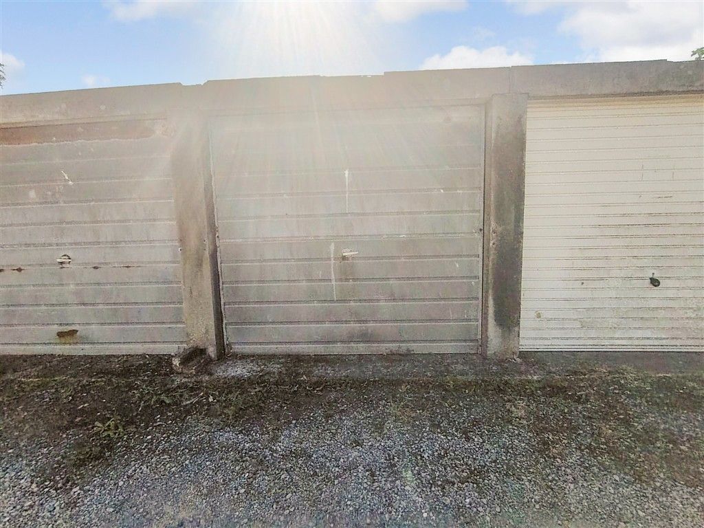Property photo 2 of 4 Garage