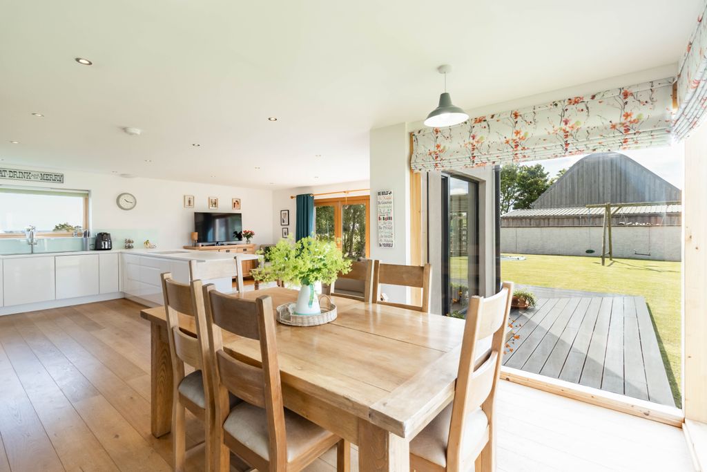 Property photo 2 of 36 Dining Area To Kitchen
