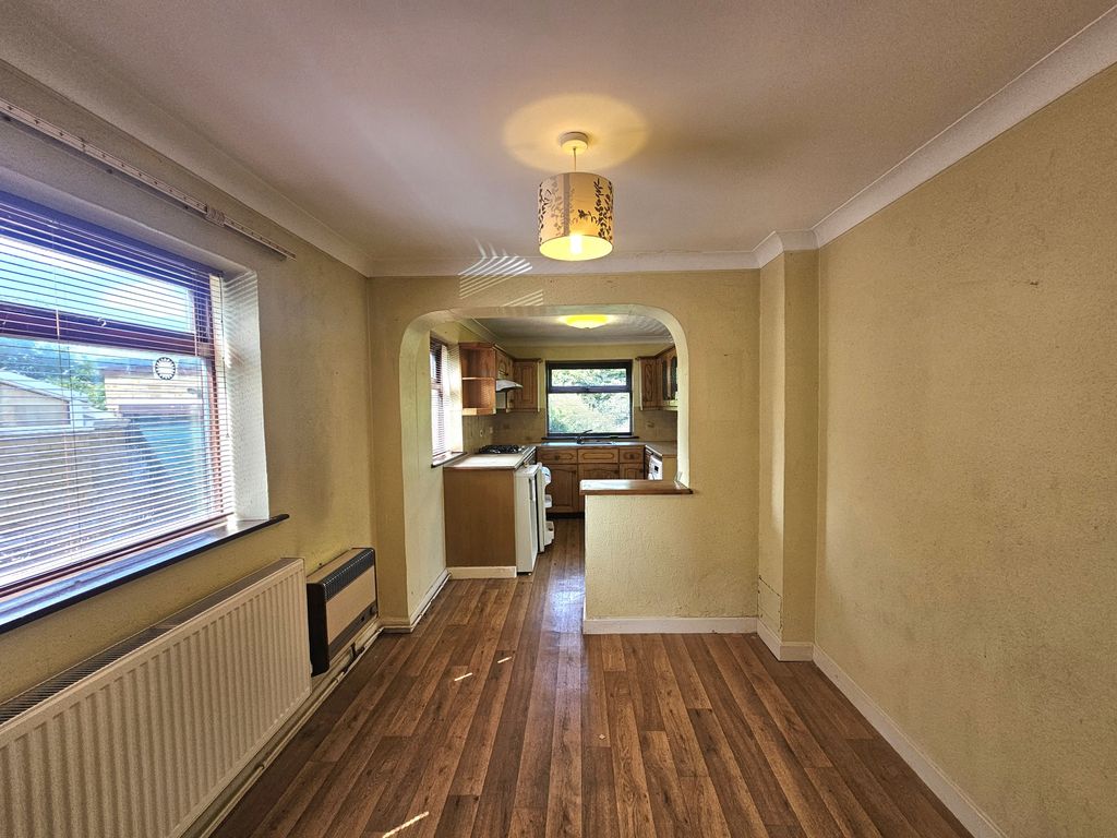 Property photo 3 of 12 Photo 8