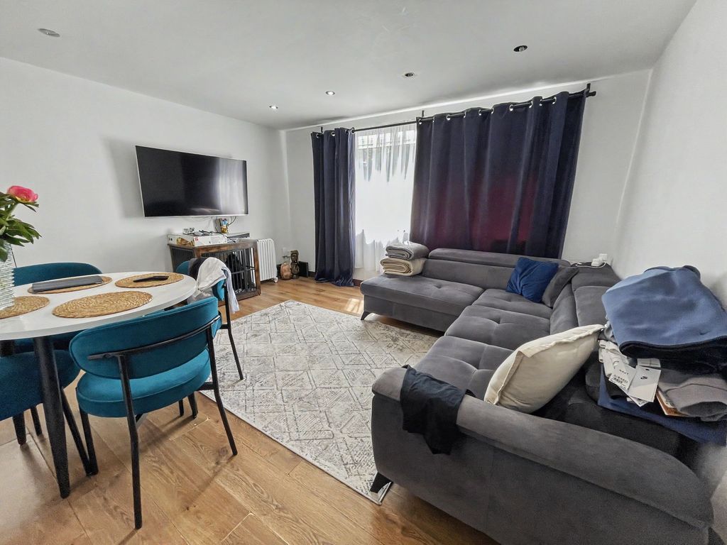 Property photo 2 of 24