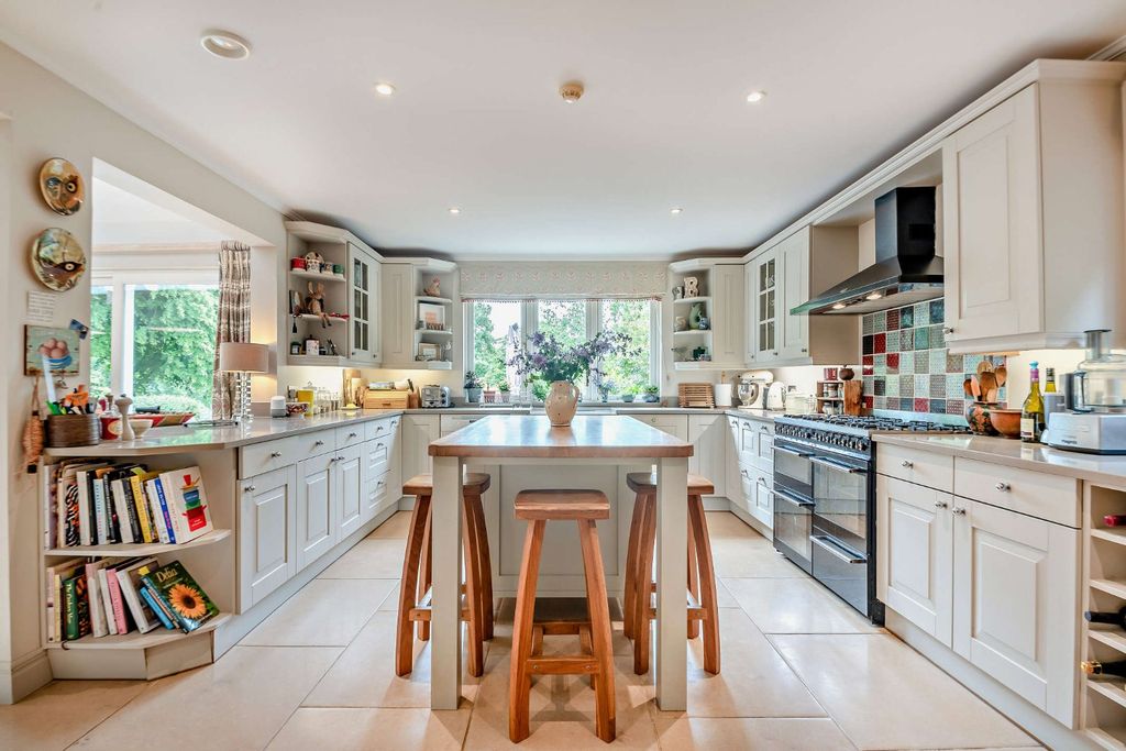 Property photo 2 of 18 Kitchen