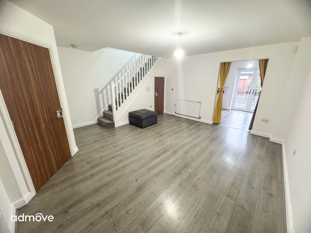 Property photo 1 of 18 Photo 5