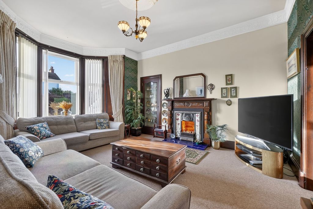 Property photo 2 of 31