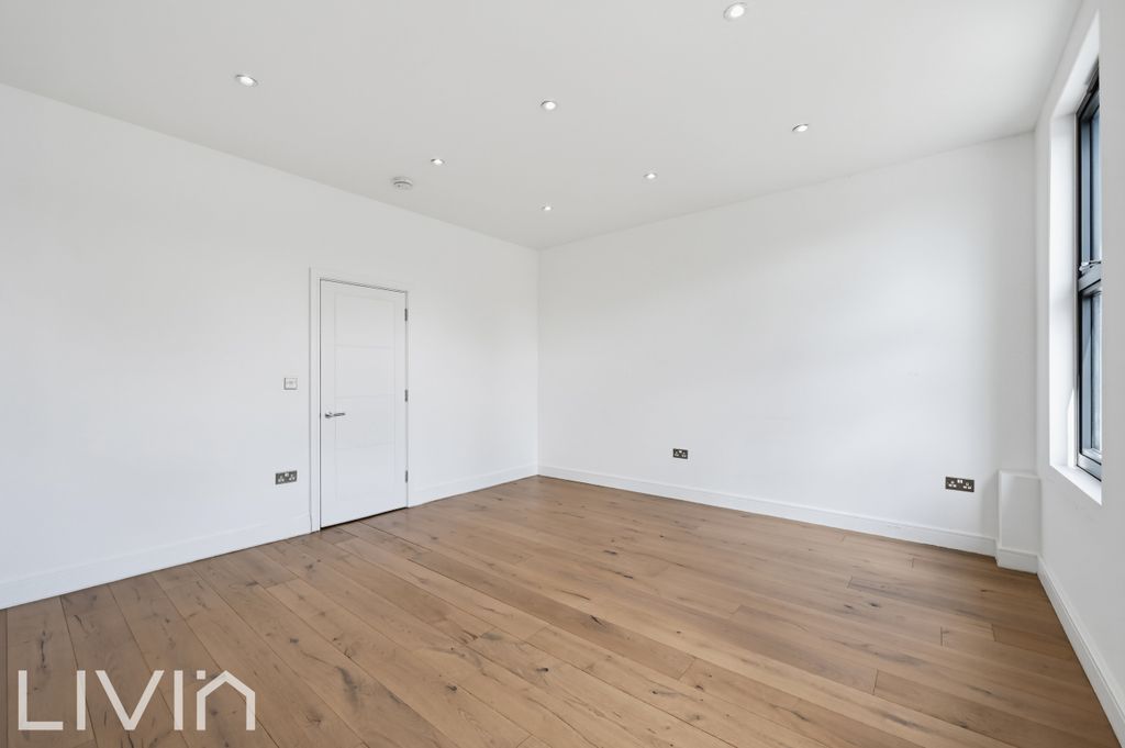 Property photo 3 of 8 3
