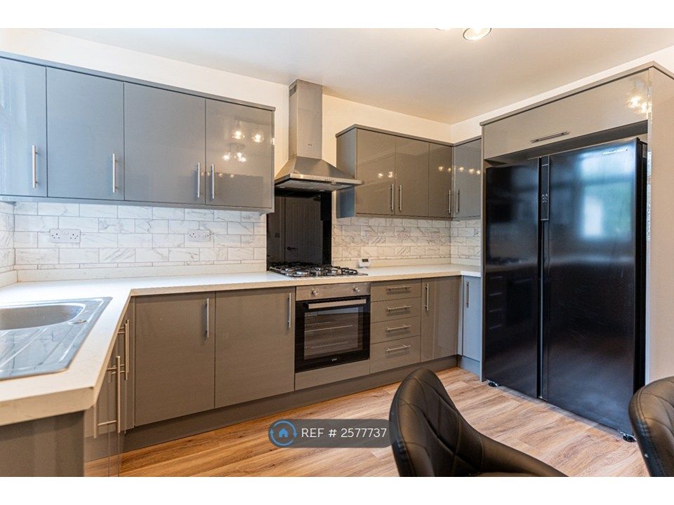 Property photo 3 of 9 Communal Kitchen