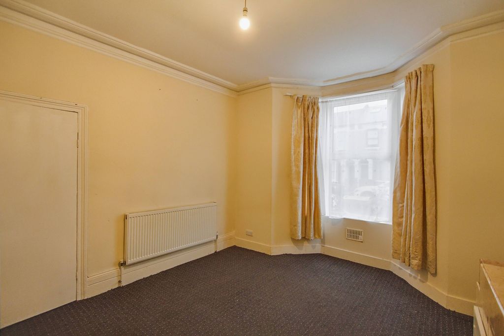 Property photo 3 of 16 18 Morton Road, Stratford, London E15 4An