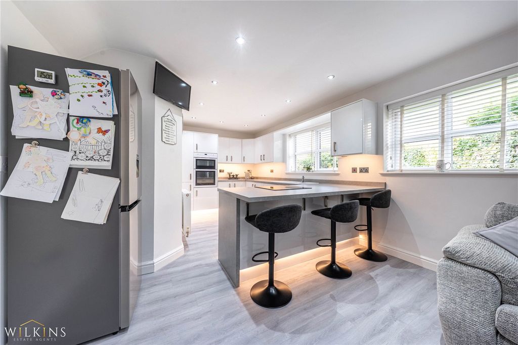 Property photo 3 of 37 Picture No. 22