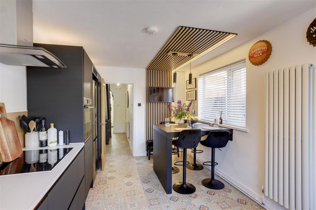 Property photo 3 of 27 040725_27.Jpg