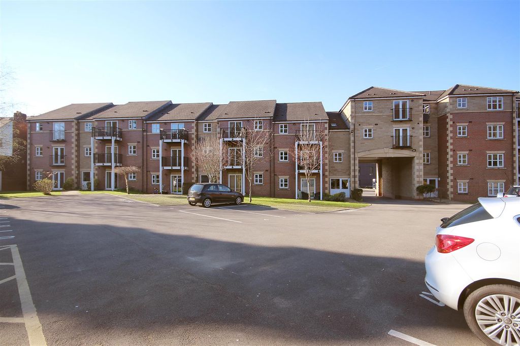 Property photo 1 of 14 Outside