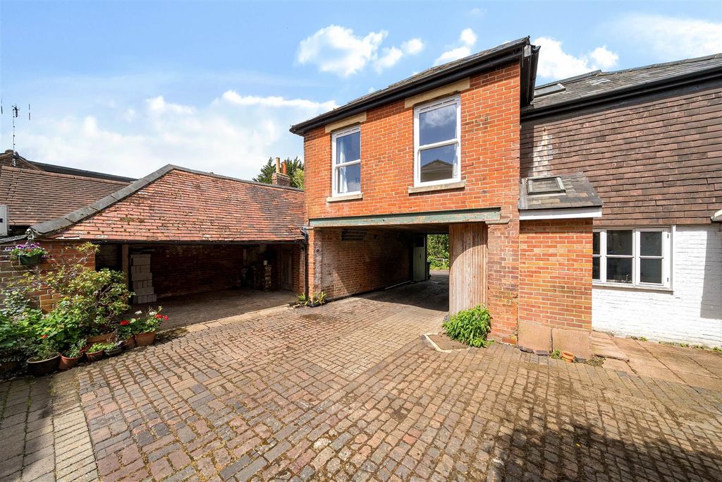 Property photo 1 of 18 Court Yard - Car Port.Jpg