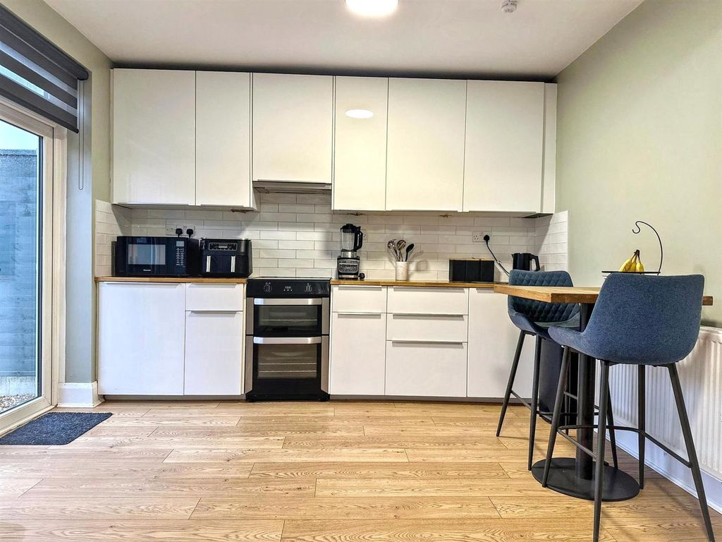 Property photo 3 of 24 Kitchen