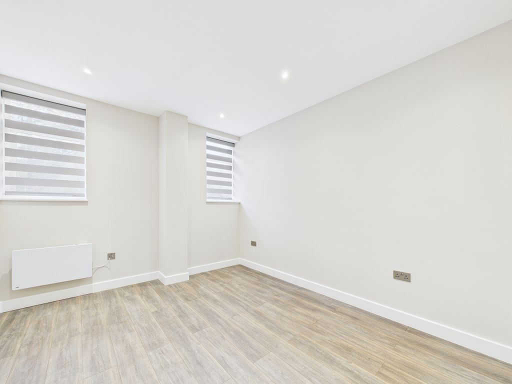 Property photo 2 of 5 Cam02841G0-Pr0039-Still003