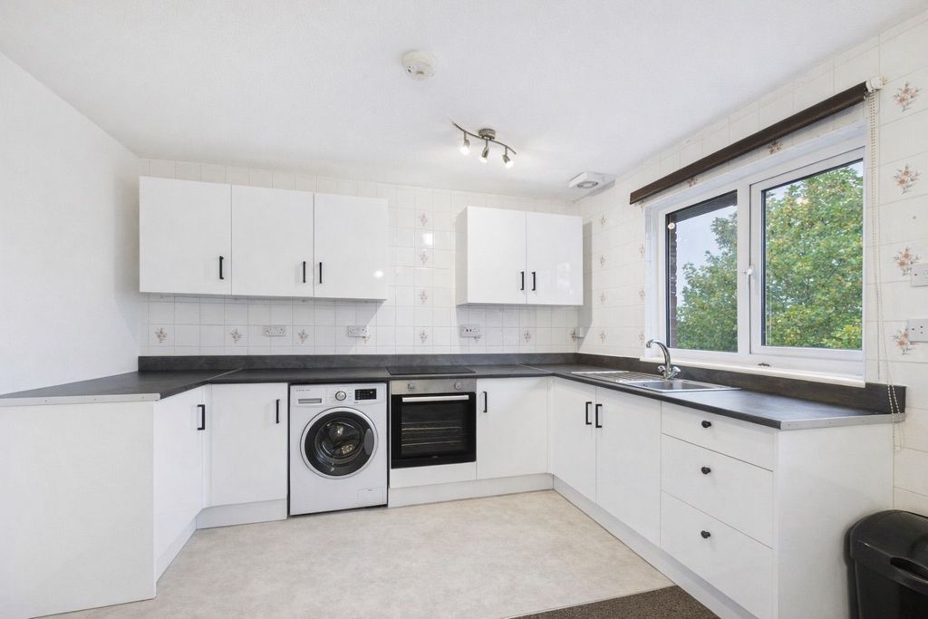 Property photo 3 of 6 Photo 2