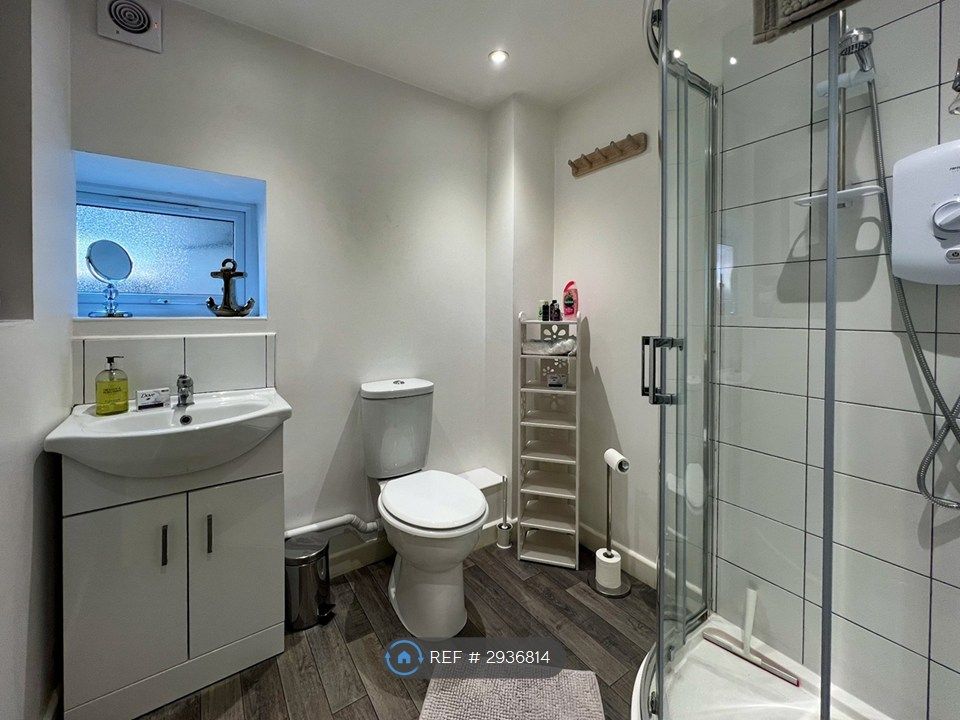 Property photo 3 of 6 Bathroom