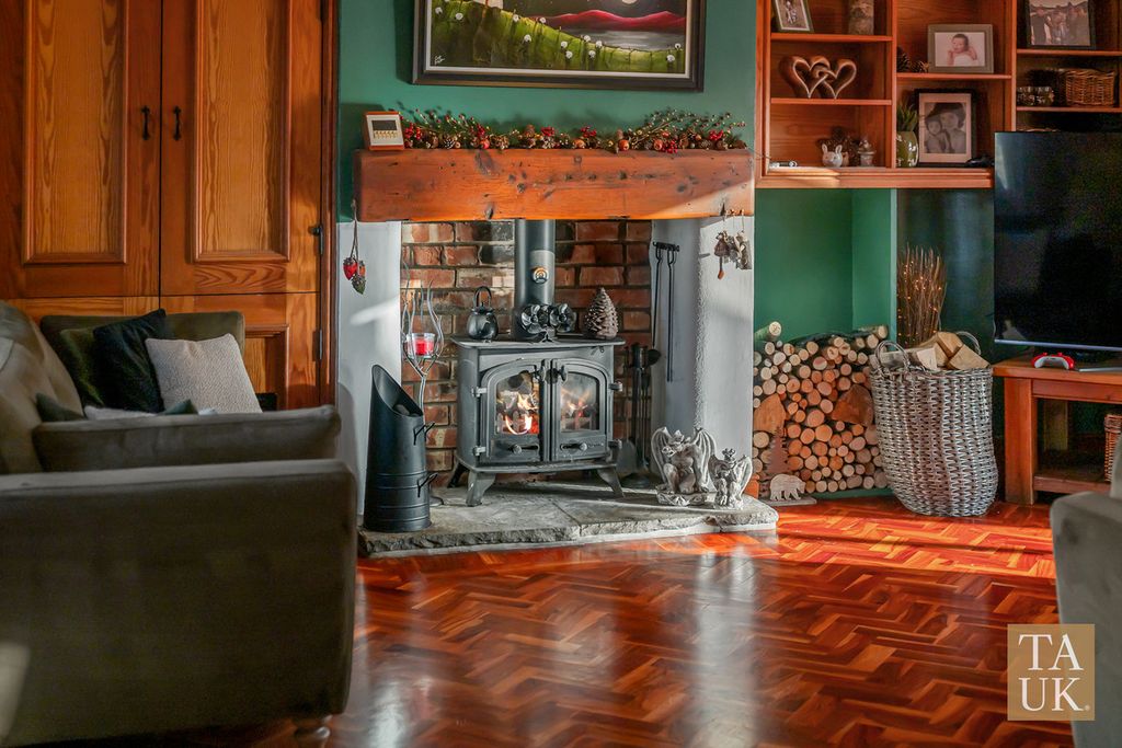 Property photo 2 of 39