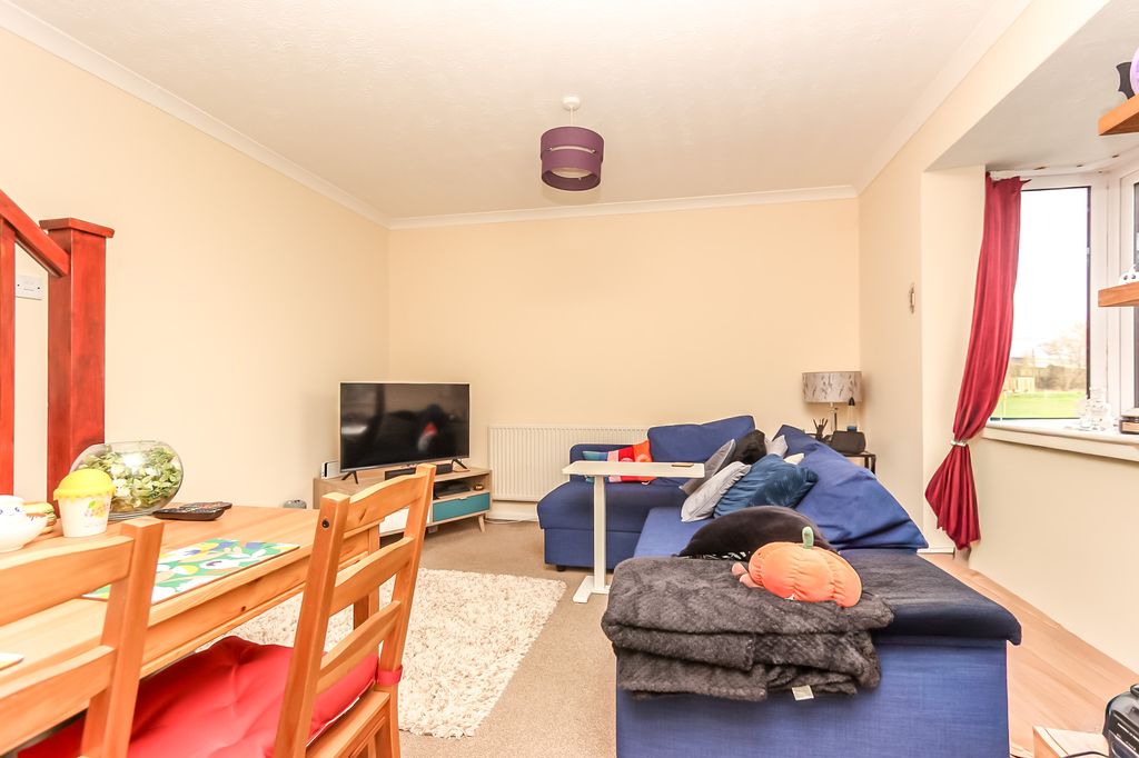 Property photo 2 of 9 Lounge