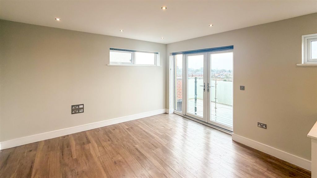 Property photo 3 of 8 3.Jpg