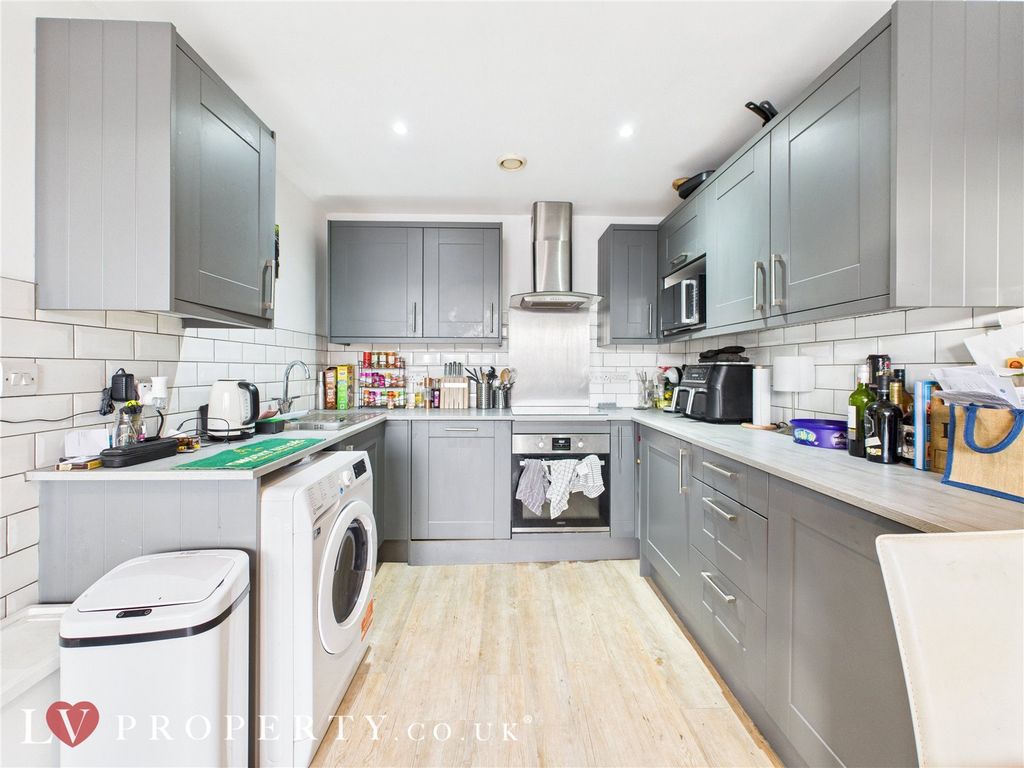 Property photo 2 of 15 Picture No. 13