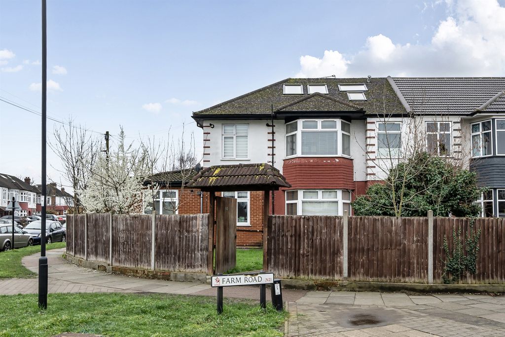 Property photo 1 of 12