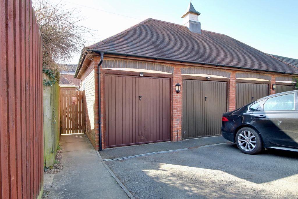 Property photo 2 of 22 Detached Garage And Parking Space To Rear
