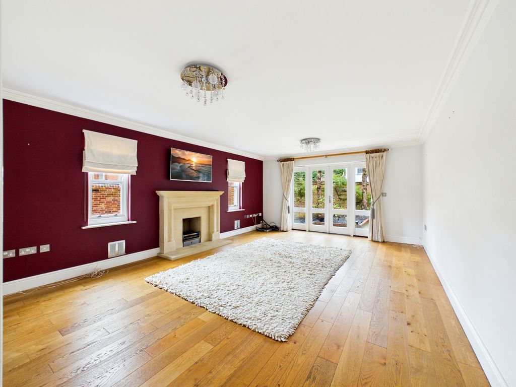 Property photo 3 of 23 Cam01984G0-Pr0552-Still022